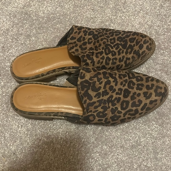Flats - Picture 1 of 3